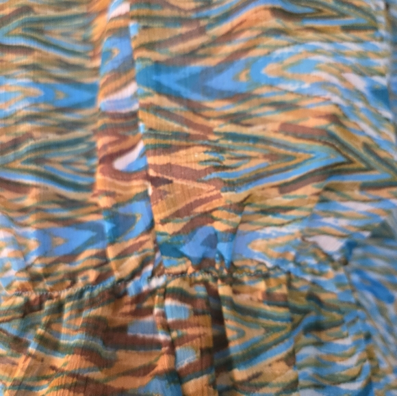 Pretty, flowy, short sleeve turqoise blouse with semi sheer back. Size small. - Picture 5 of 7